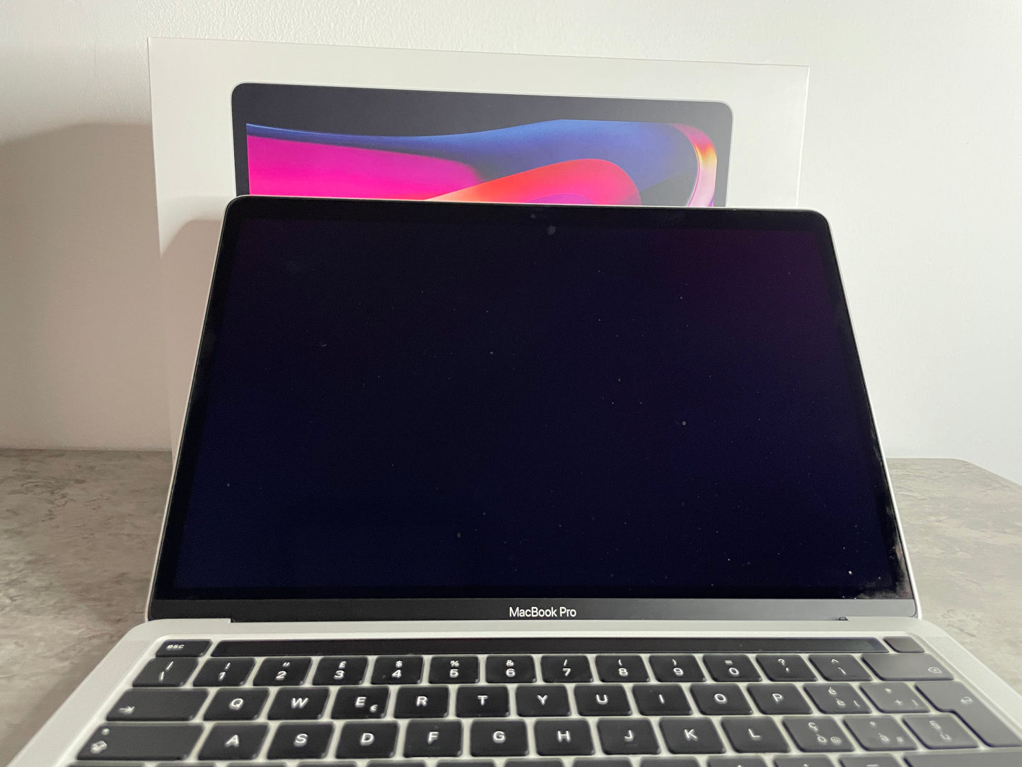 MacBook Pro (2020) M1 [13,3", Touch Bar, Apple M1 3,2GHz, 8GB RAM, 256GB SSD, Apple 8 Core, macOS] Argento