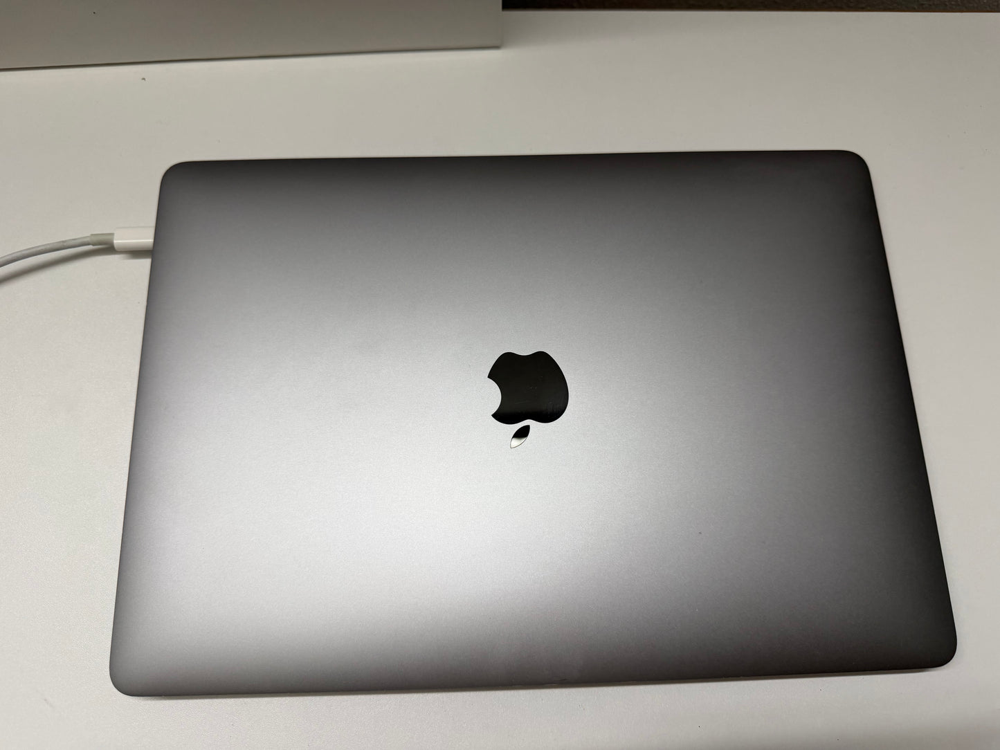 MacBook Pro (2017) [13,3", Intel Core i5 3,1GHz 16GB RAM, 256GB SSD, Intel Iris Plus Graphics 640, macOS] Grigio