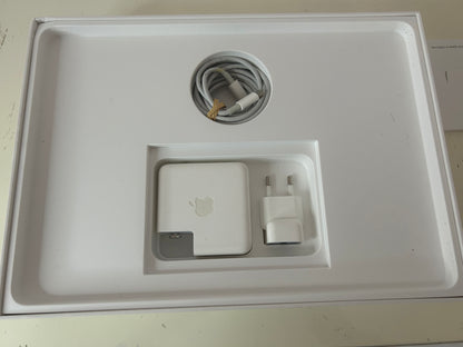 MacBook Pro (2019) [13,3", Touch Bar, Intel Core i5 2,4GHz, 8GB RAM, 256GB SSD, Intel Iris Plus Graphics 655, Mac OS X] Grigio