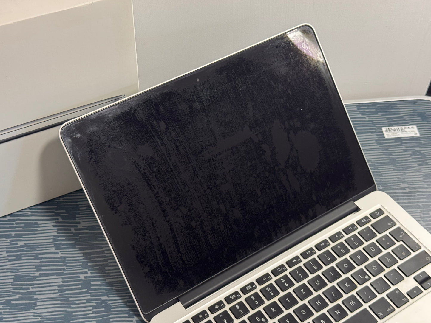 MacBook Pro (2015) [13,3", Retina, Intel Core i5 2,7GHz, 8GB RAM, 256GB SSD, Intel Iris Graphics 6100, macOS] argento