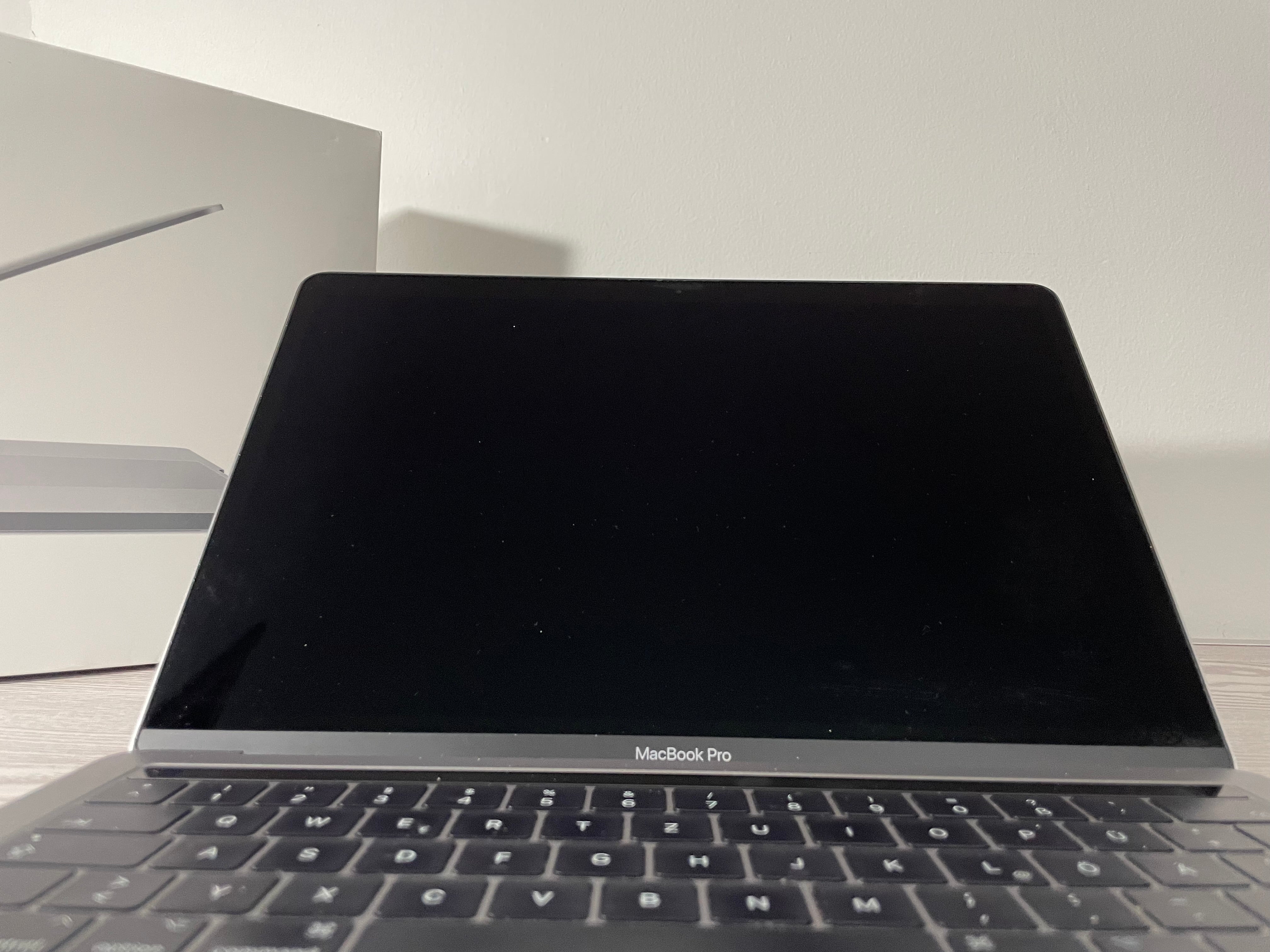MacBook Pro (2017) [13,3