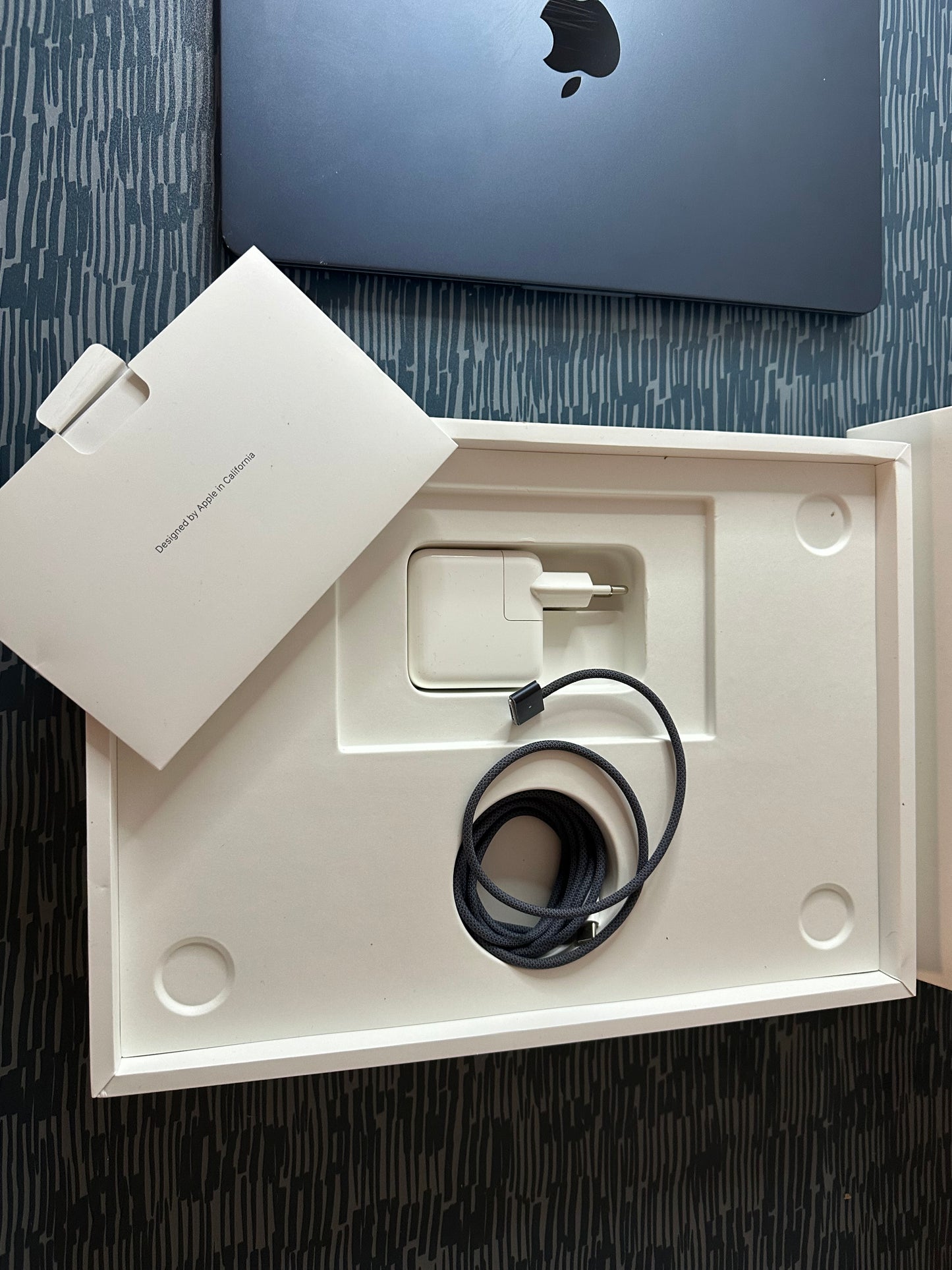 MacBook Air (2022) [13,6" Retina, M2 8 Core 3,2GHz, 8GB RAM, 256GB SSD, 8-CoreGPU, macOS] mezzanotte