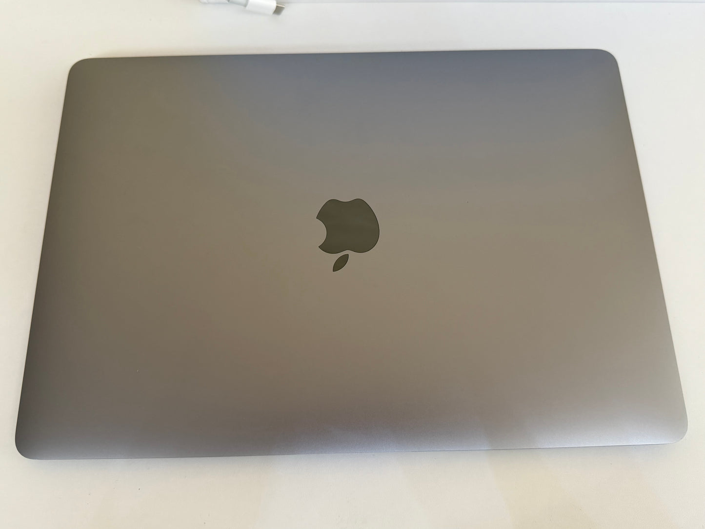 MacBook Air (2018) [13,3", Retina, Intel Core i5 1, 6GHz, 8GB RAM, 256GB SSD, Intel UHD Graphics 617, macOS] spacegrau