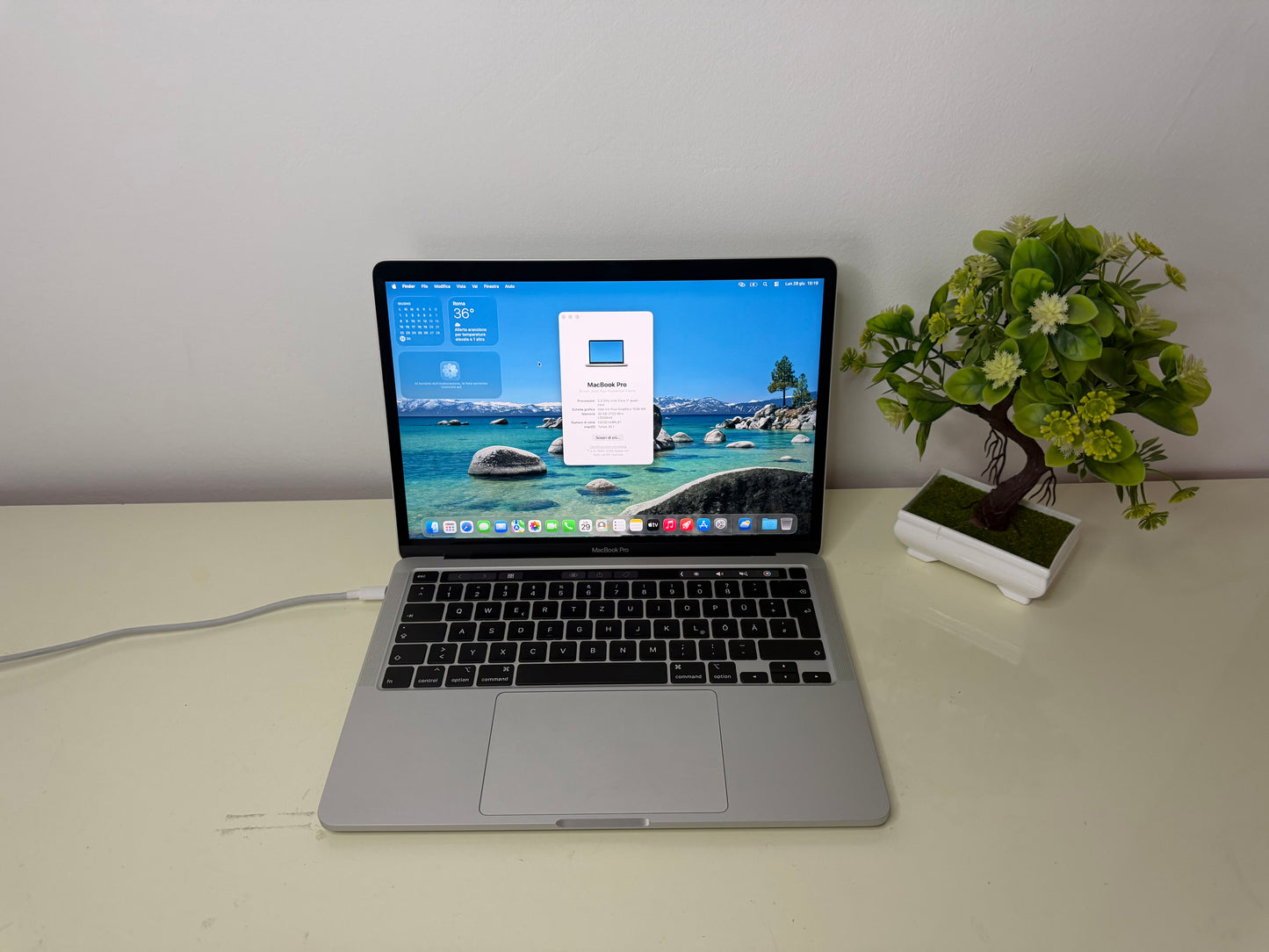 MacBook Pro (2020) [13,3", Touch Bar, Intel Core i7 2,3GHz, 32GB RAM, 512GB SSD, Intel Iris Plus Graphics, macOS] Grigio