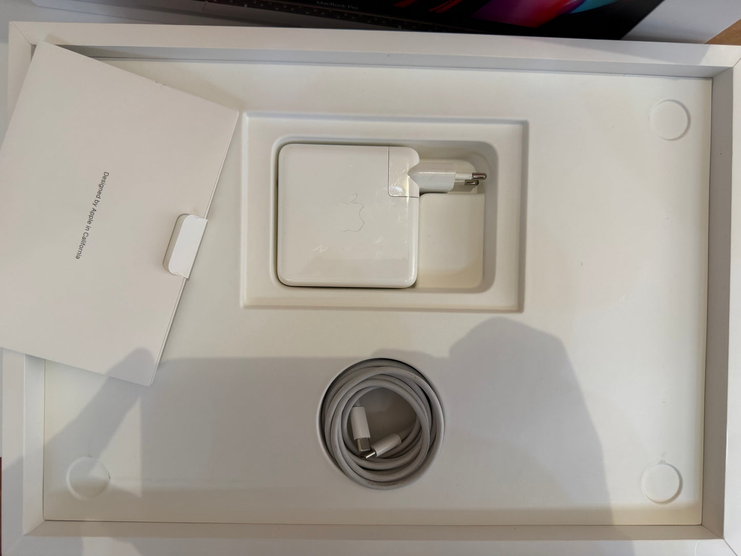 MacBook Pro (2019) [16", Touch Bar, Intel Core i7 2,6GHz, 16GB RAM, 512GB SSD, Intel UHD Graphics 630 + AMD Radeon Pro 5300M, Mac OS] argento