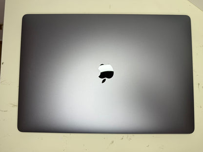 MacBook Pro (2017) [15,4", Touch Bar, Intel Core i7 2,8GHz, 16GB RAM, 256GB SSD, Intel HD Graphics 630 + AMD Radeon Pro 555, macOS] grigio