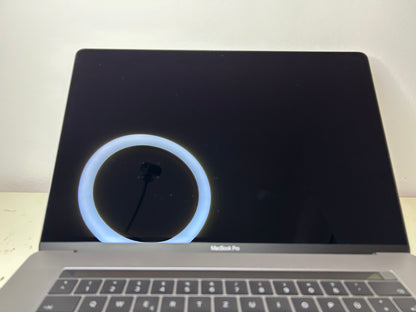 MacBook Pro (2016) [15,4", Touch Bar, Intel Core i7 2,7GHz, 16GB RAM, 1TB SSD, AMD Radeon Pro, macOS] Grigio