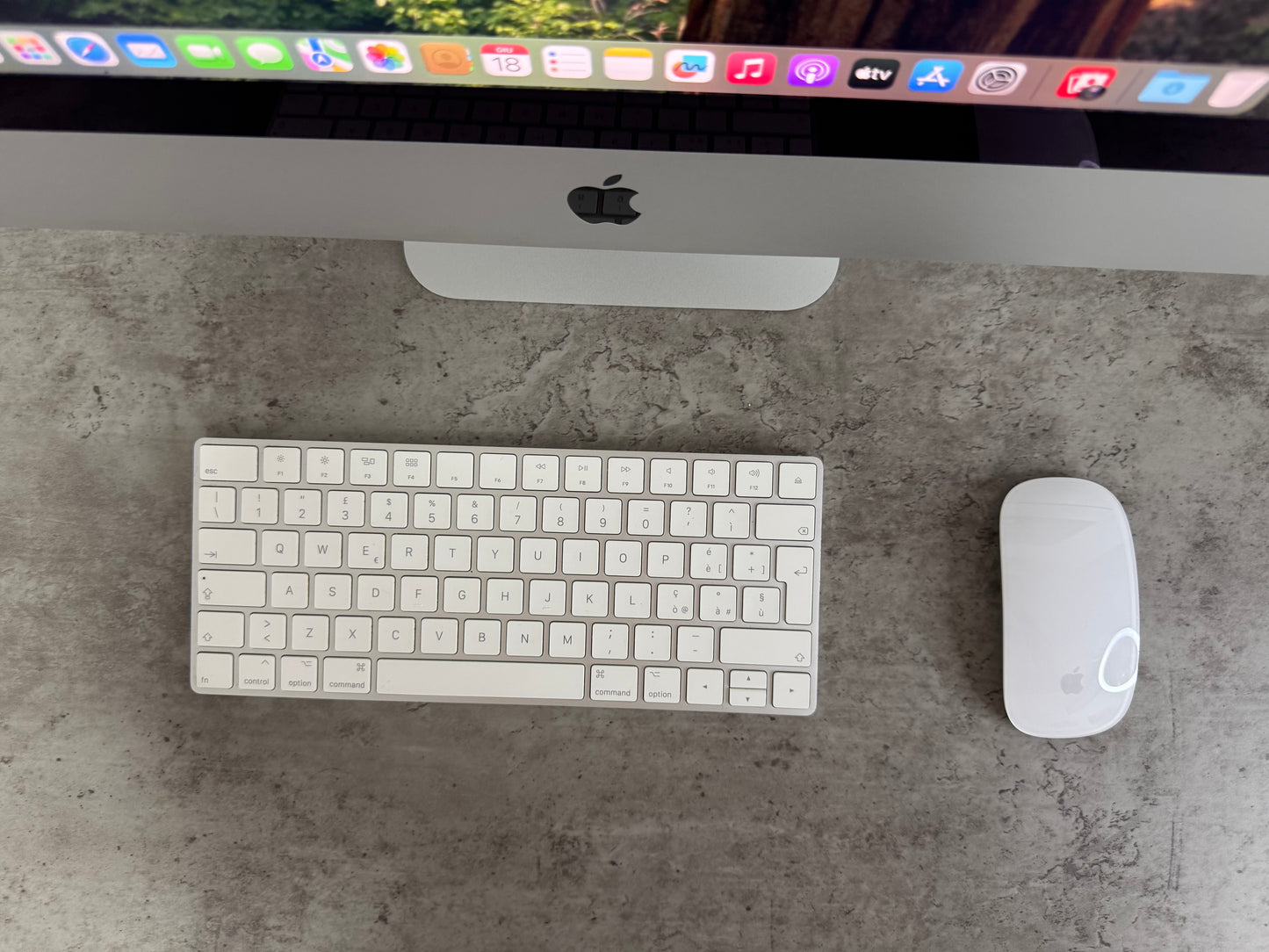 iMac (2020) [27", 5K Retina, Intel Core i5 3.3GHz, 16GB RAM, 512GB SSD, AMD Radeon PR0 5300 4GB, macOS] argento