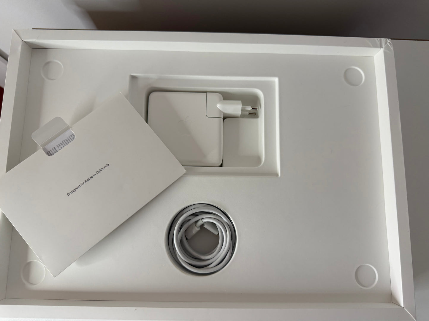 MacBook Pro (2019) [16", Touch Bar, Intel Core i7 2,6GHz, 16GB RAM, 512GB SSD, Intel UHD Graphics 630 + AMD Radeon Pro 5300M, Mac OS] grigio
