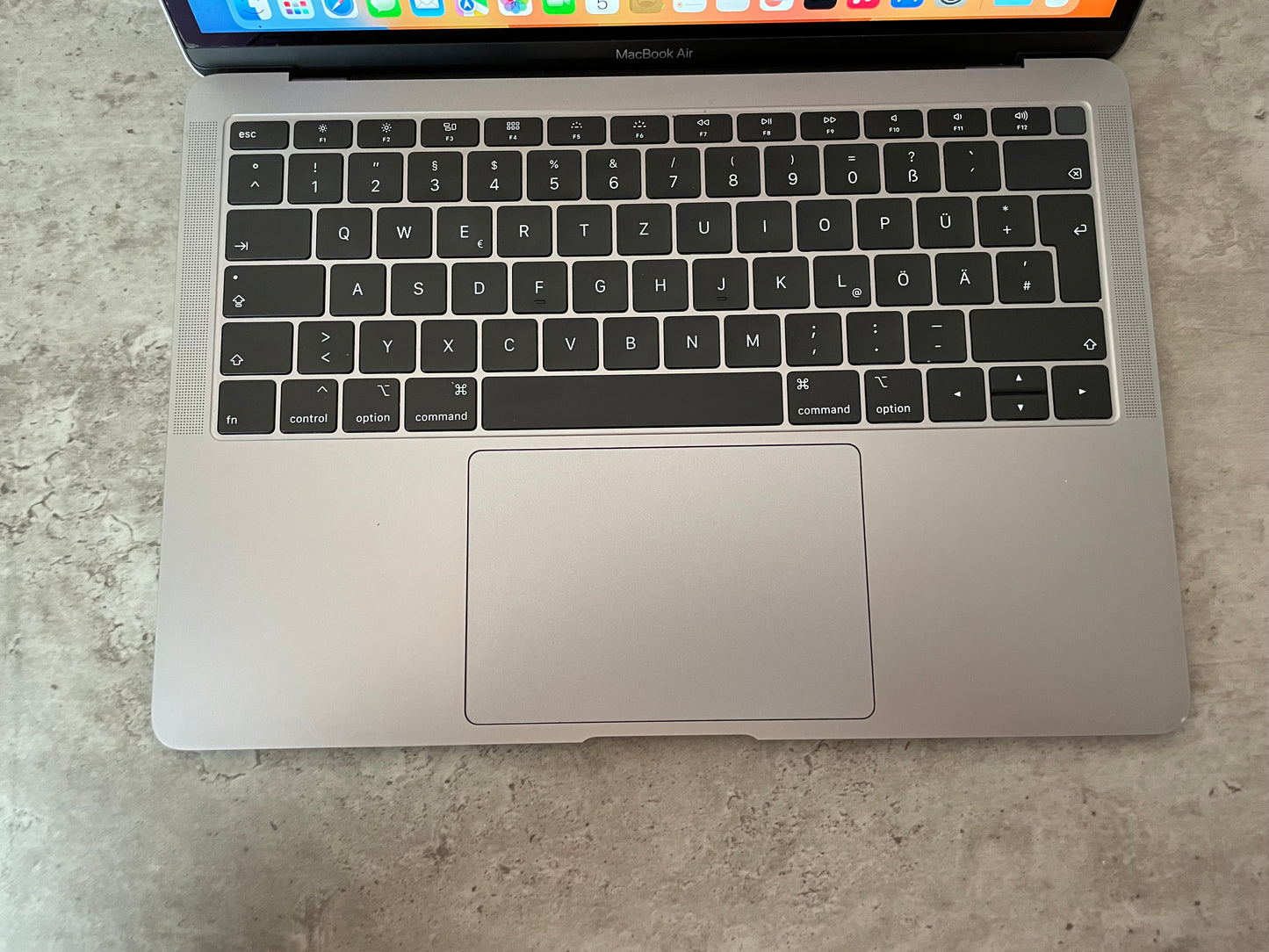 MacBook Air (2019) [13,3", Retina, Intel Core i5 1,6GHz, 8GB RAM, 256GB SSD, Intel UHD Graphics 617, macOS] argento
