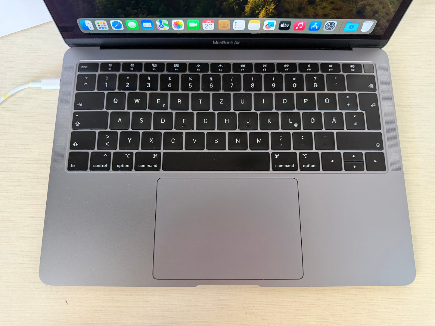 MacBook Air (Mid 2018) [13,3", Retina, Intel Core i5 1,6GHz, 8GB RAM, 128GB SSD, Intel UHD Graphics 617, macOS] Grigio