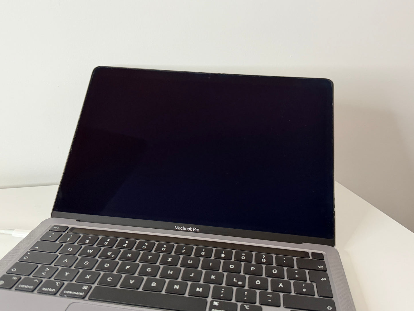 MacBook Pro (2020) M1 [13,3", Touch Bar, Apple M1 3,2GHz, 8GB RAM, 256GB SSD, Apple 8 Core, macOS] Grigio