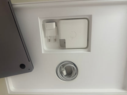 MacBook Pro (2018) [15,4", Touch Bar, Intel Core i7 2,6GHz, 32GB RAM, 1TB SSD, AMD Radeon Pro 560X, macOS] grigio