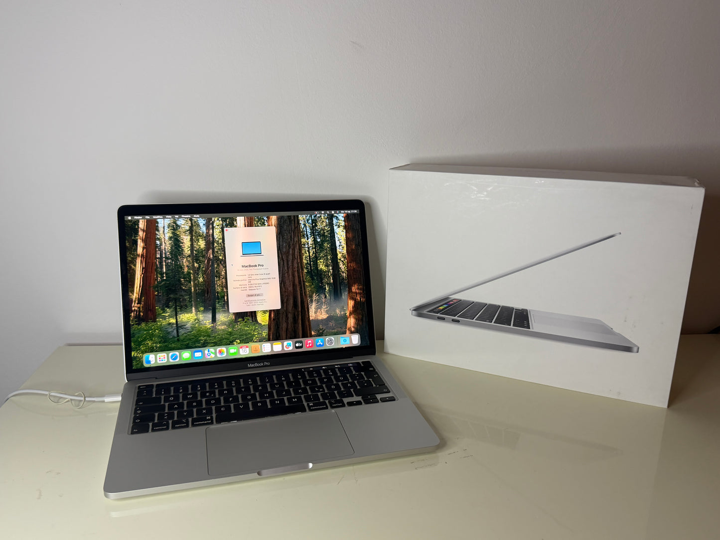 MacBook Pro (2020) [13,3", Touch Bar, Intel Core i5 1,4GHz, 8GB RAM, 512GB SSD, Intel Iris Plus Graphics 645, macOS] argento