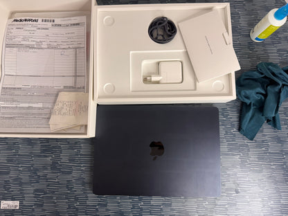 MacBook Air (2022) [13,6" Retina, M2 8 Core 3,2GHz, 8GB RAM, 256GB SSD, 8-CoreGPU, macOS] mezzanotte