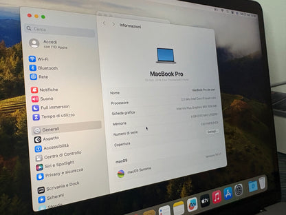 MacBook Pro (Mid 2018) [13,3", Touch Bar, Intel Core i5 2,3GHz, 8GB RAM, 256GB SSD, Intel Iris Plus Graphics 655, macOS] Grigio