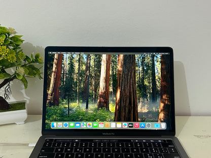 MacBook Pro (2020) M1 [13,3", Touch Bar, Apple M1 3,2GHz, 8GB RAM, 256GB SSD, Apple 8 Core, macOS] Grigio