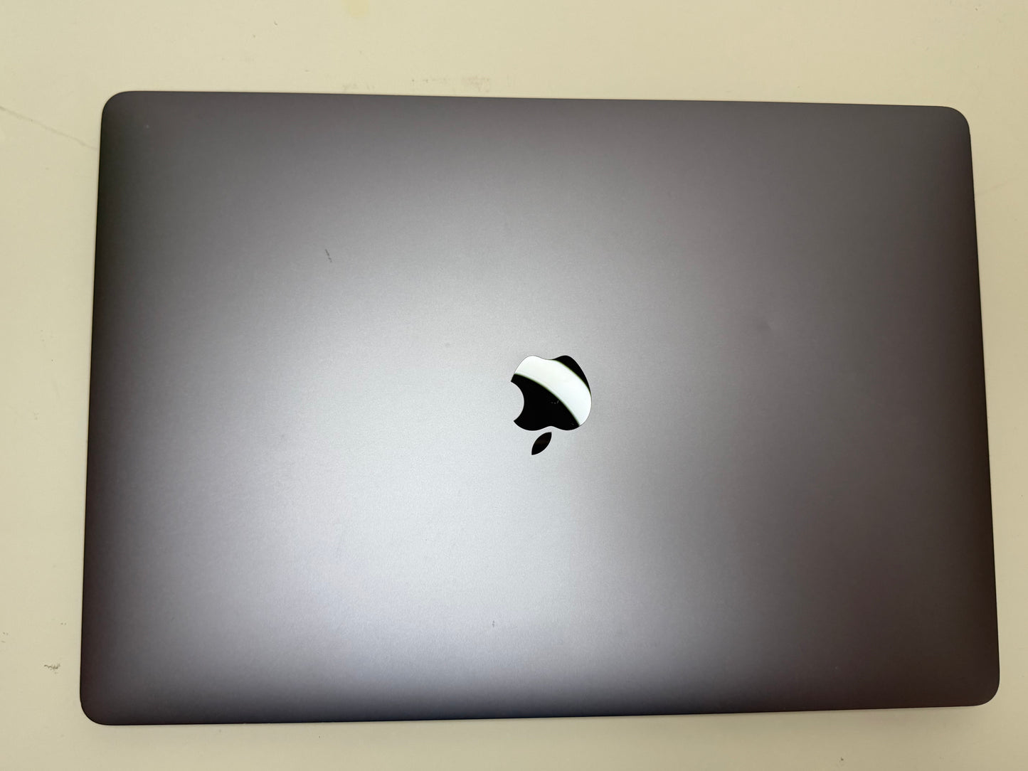 MacBook Pro (2019) [15,4", Touch Bar, Intel Core i9 2,3GHz, 32GB RAM, 1TB SSD, Intel UHD Graphics 630 + AMD Radeon Pro 560X, macOS] grigio