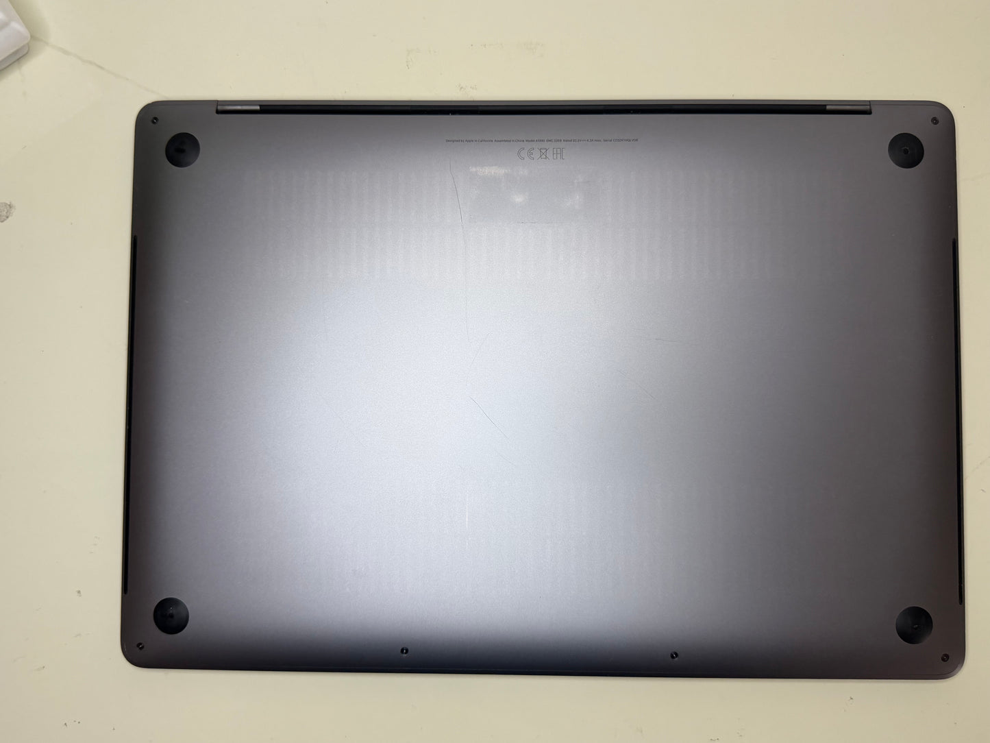 MacBook Pro (2019) [15,4", Touch Bar, Intel Core i9 2,3GHz, 32GB RAM, 1TB SSD, Intel UHD Graphics 630 + AMD Radeon Pro 560X, macOS] grigio