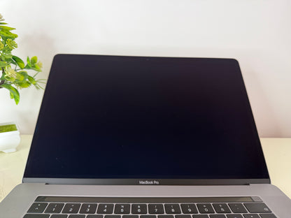 MacBook Pro (2019) [15,4", Touch Bar, Intel Core i9 2,3GHz, 16GB RAM, 512GB SSD, AMD Radeon Pro 560X, Mac OS X] Grigio