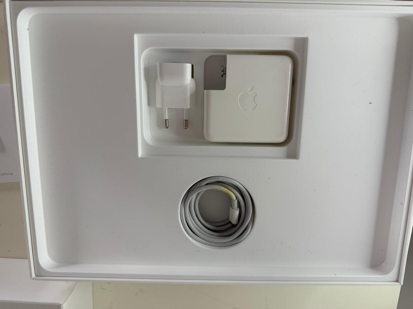 MacBook Pro (2017) [13,3", Touch Bar, Intel Core i5 3,1GHz, 8GB RAM, 256GB SSD, Intel Iris Plus Graphics 650, macOS] grigio