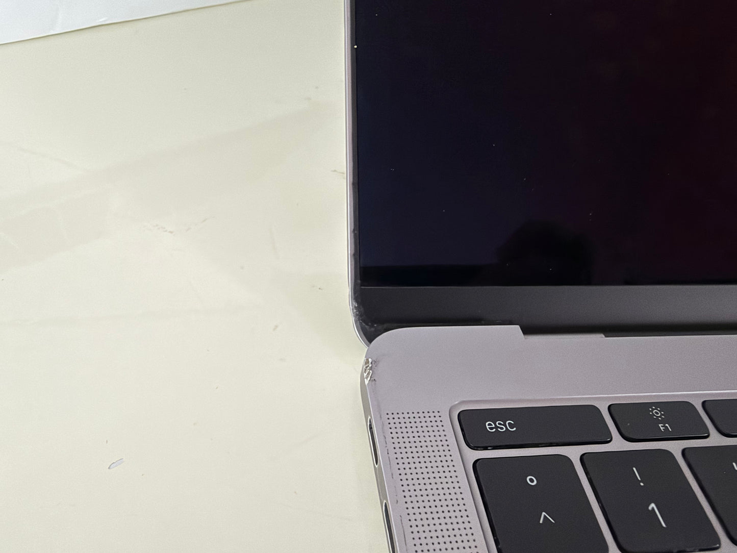 MacBook Pro (2017) [13,3", Intel Core i5 2,3GHz, 8GB RAM, 256GB SSD, Intel Iris Plus Graphics 640, macOS] Grigio