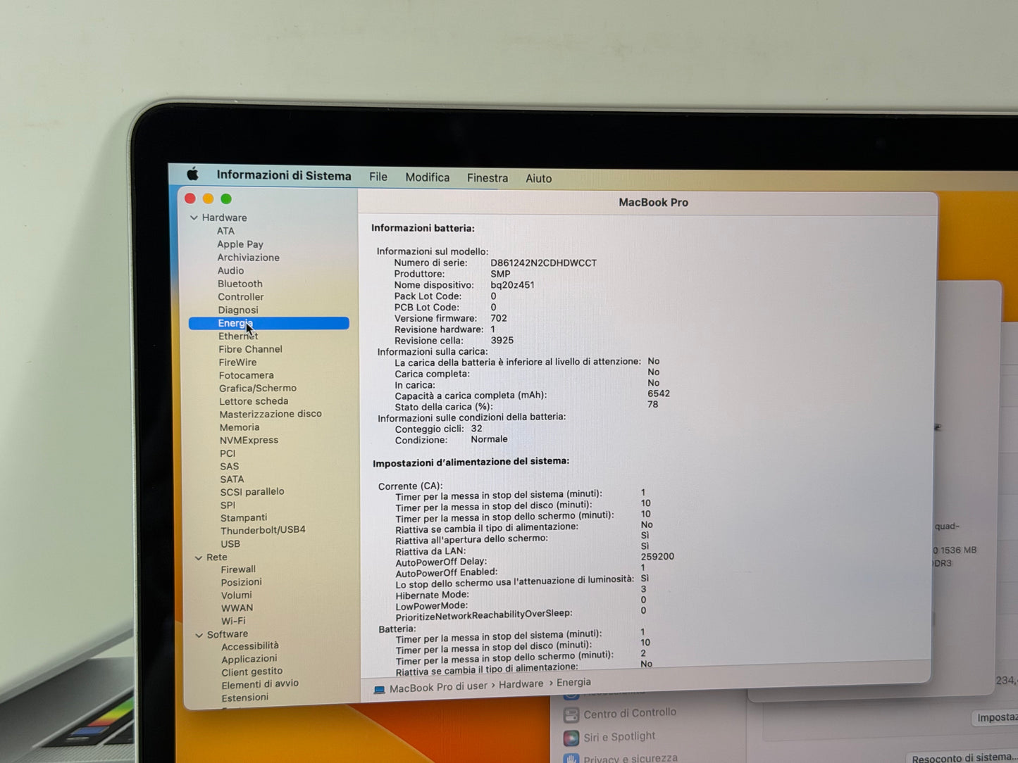 MacBook Pro (Mid 2017) [15,4", Touch Bar, Intel Core i7 2,8GHz, 16GB RAM, 256GB SSD, Intel HD Graphics 630 + AMD Radeon Pro 555, macOS] argento