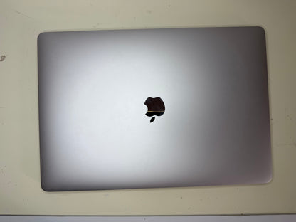 MacBook Pro (Mid 2017) [15,4", Touch Bar, Intel Core i7 2,8GHz, 16GB RAM, 256GB SSD, Intel HD Graphics 630 + AMD Radeon Pro 555, macOS] argento