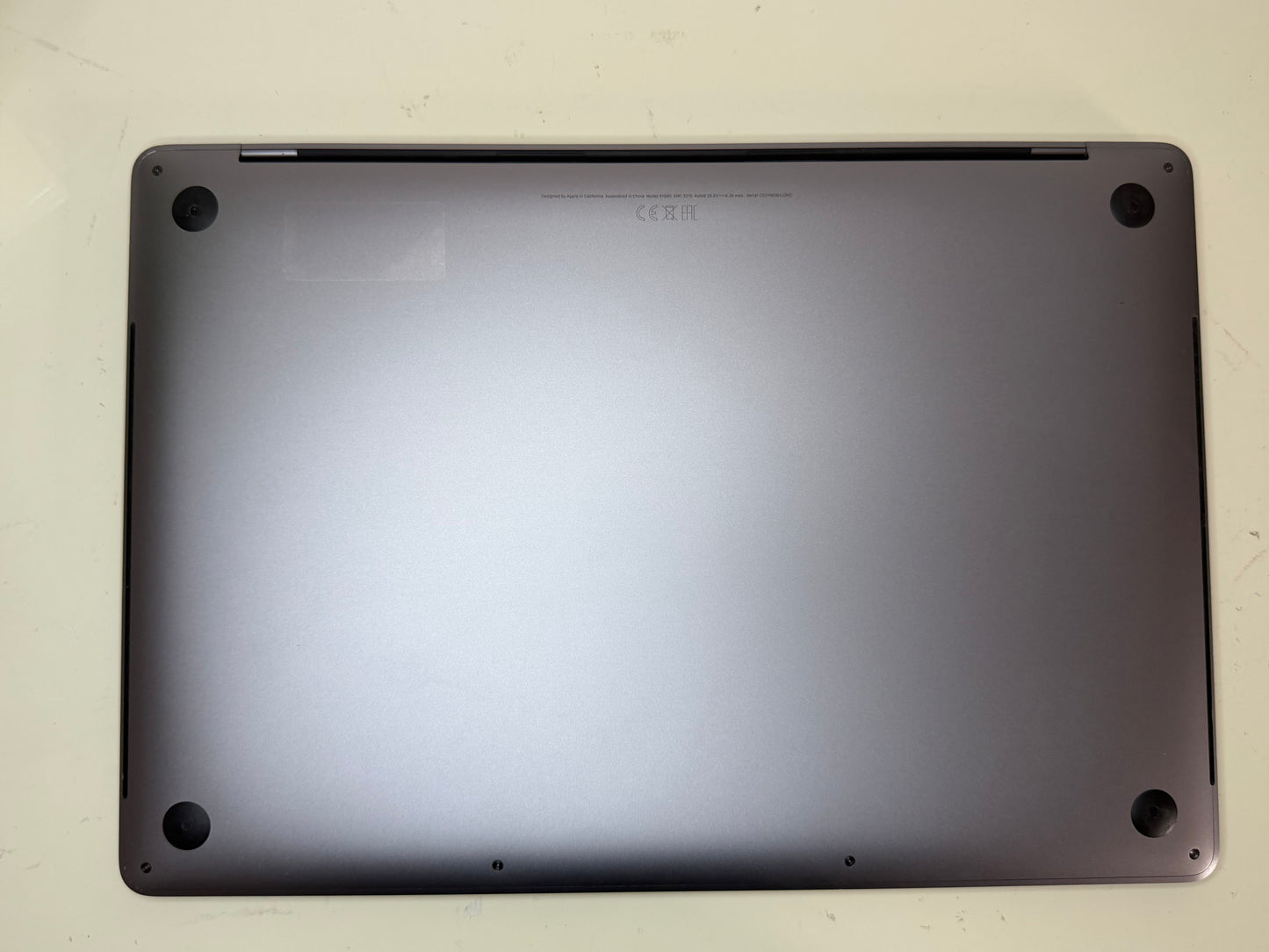 MacBook Pro (2018) [15,4", Touch Bar, Intel Core i7 2,2GHz, 16GB RAM, 512GB SSD, AMD Radeon Pro 555X, macOS] grigio